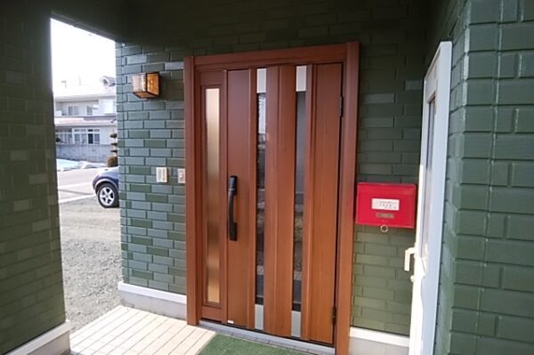 【十和田】玄関ドア入替工事（カバー工法）　玄関｜エクステリア｜外構工事｜外部装飾｜八戸市