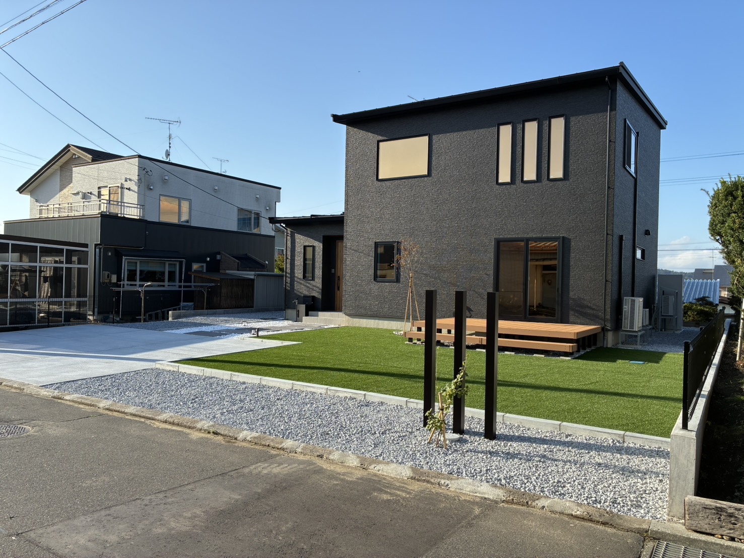 モダンの雰囲気に✨ ｜エクステリア｜外構工事｜カーポート｜ウッドデッキ｜フェンス