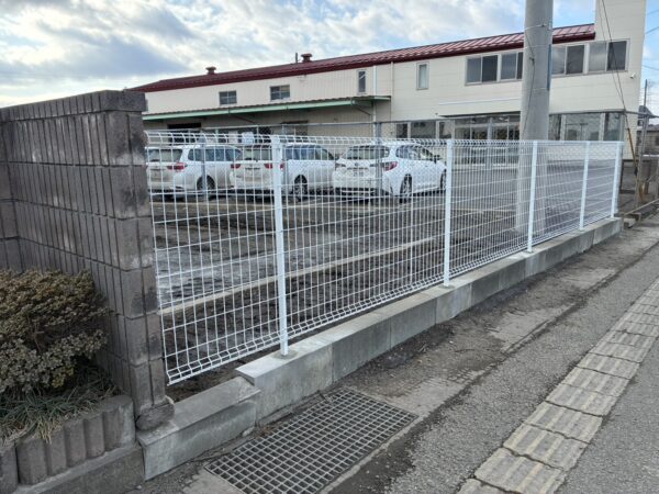 【八戸市】敷地境界をスッキリ美しく！　外構｜ガレージ｜エクステリア｜外構工事｜外部装飾｜八戸市