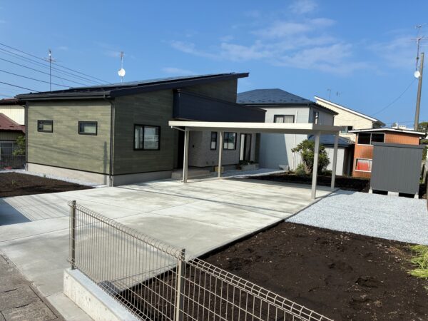 【八戸市】開放感あふれる広々カースペース　外構｜ガレージ｜エクステリア｜外構工事｜外部装飾｜八戸市