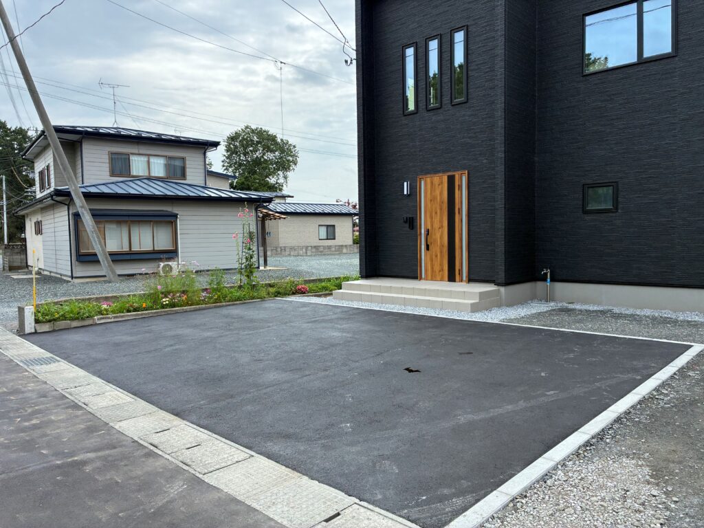 【八戸市】平坦で滑らかなカースペース♪　外構｜ガレージ｜エクステリア｜外構工事｜外部装飾｜八戸市